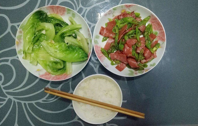 晚飯后養(yǎng)生小知識(shí)，晚飯時(shí)按序做5件事，舒暢安康還養(yǎng)身！